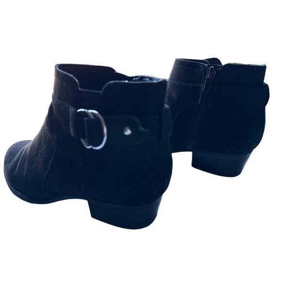 Unisa Unpiera Black Ankle Bootie Faux Suede Side Zip Silver Hardware Size 7.5 - Picture 3 of 11